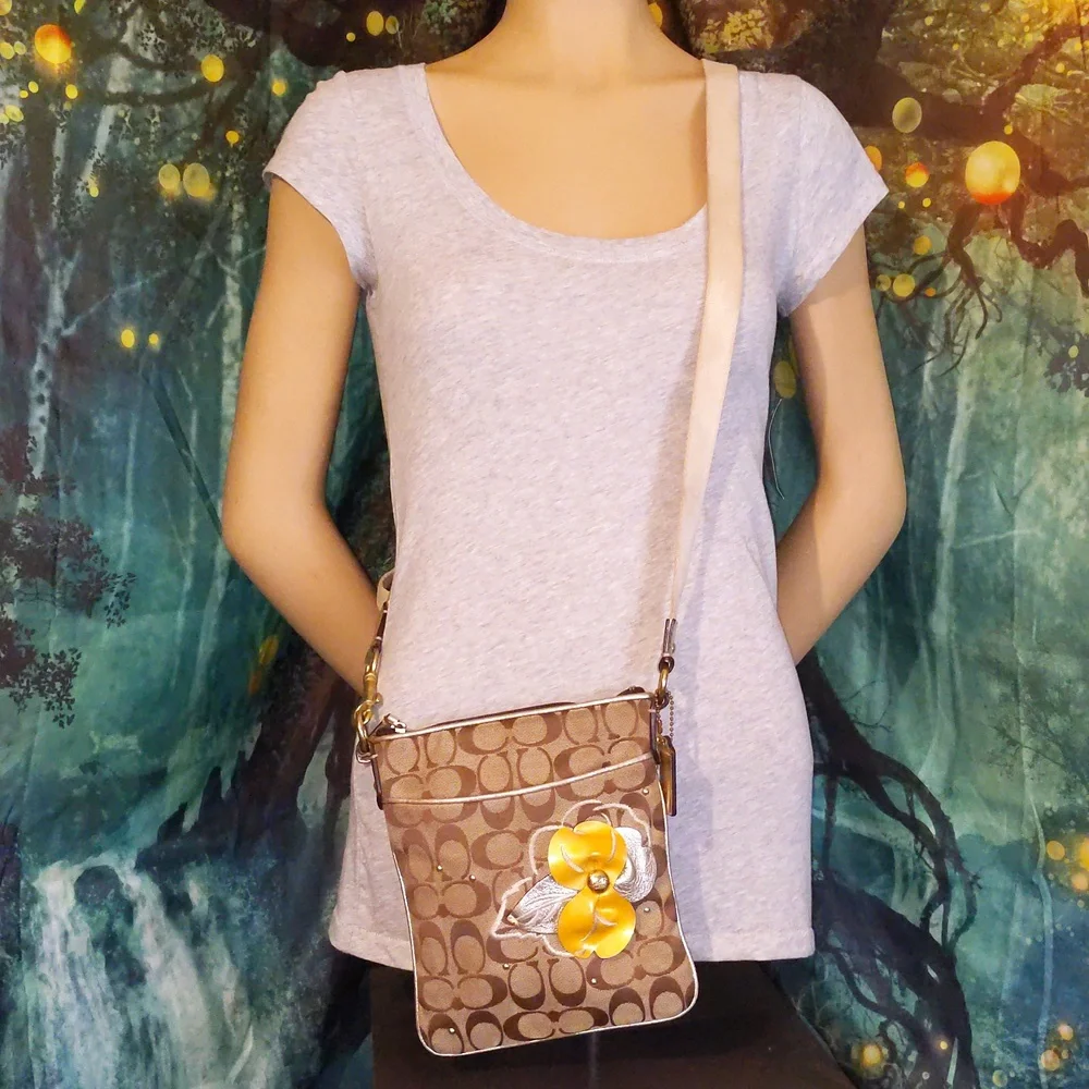 Coach Canvas Crossbody Swingpack With Applique Flower, Gold-tone Hardware,F49307 - Picture 14 of 14